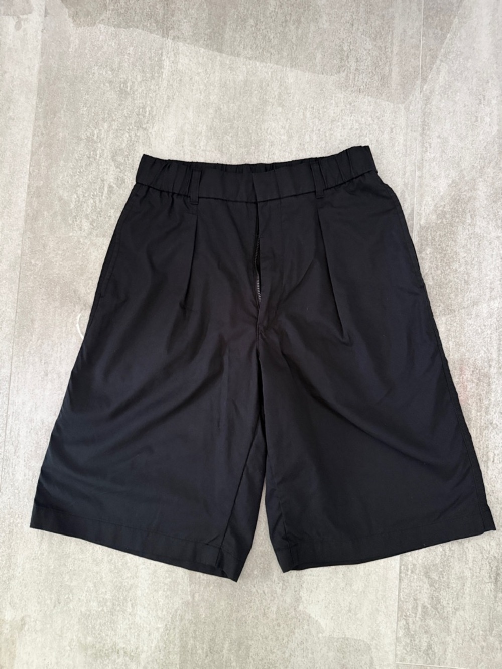 Uniqlo U Wide-Leg Pleated Shorts - Black - Size Small